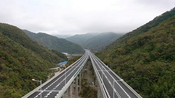熱烈慶祝同鑫簽約本溪至集安高速公路本溪至桓仁(遼吉界)段機(jī)電項(xiàng)目